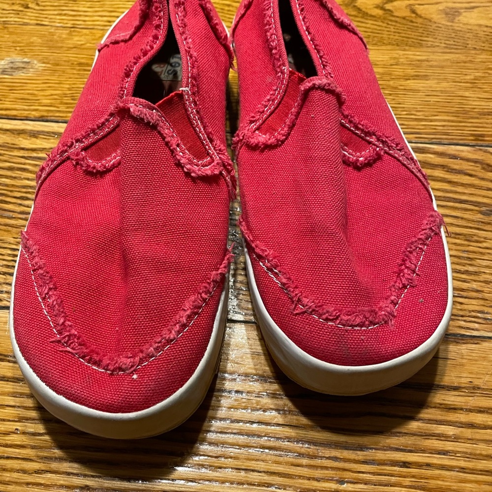 Totes brand red sneakers.  Size 8.   Canvas upper and rubber sole.